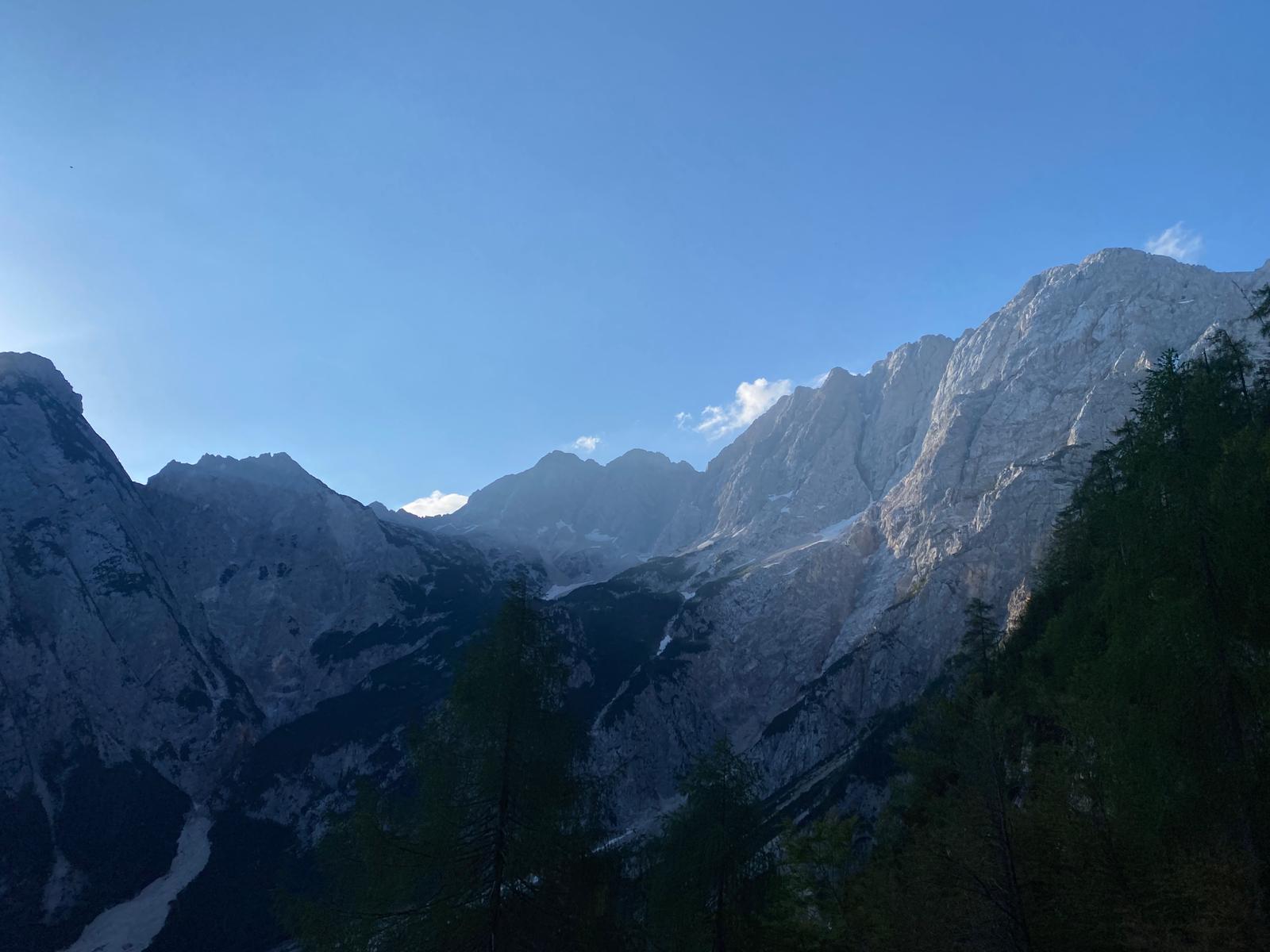 Košutova spominska smer (350m, IV+/IV)