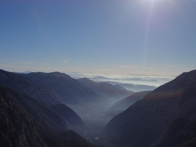 Meglice se dvigajo 1 800 x 600