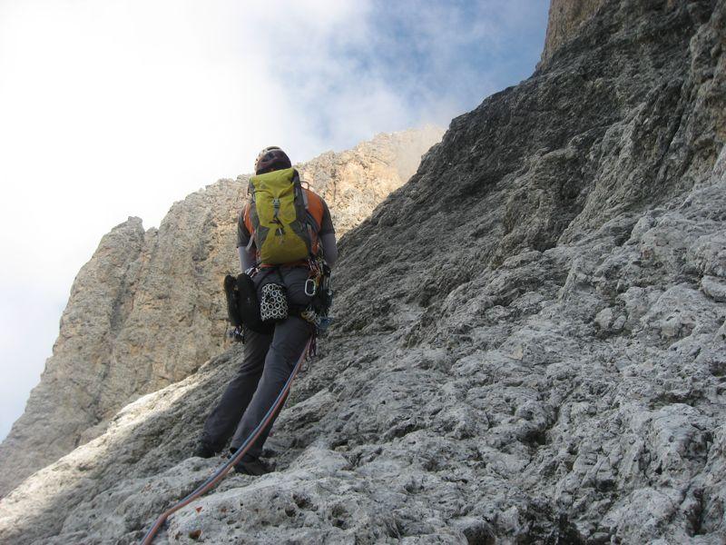 Poli si ogleduje kam se bo zagnal ko bober v maline :) Dolomiti2013-11