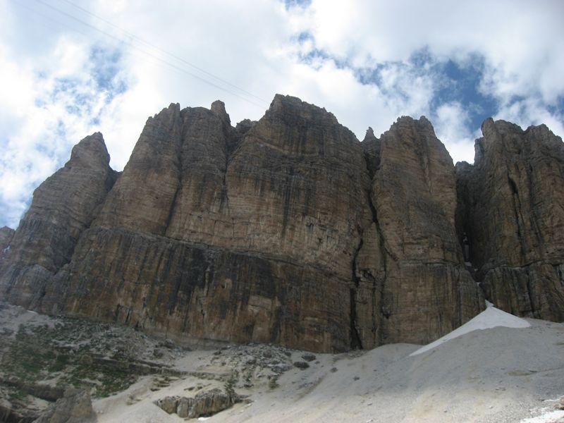 ob sestopih smo se ozirali nazaj na smeri, ki smo jih pred tem preplezali Dolomiti2013-19